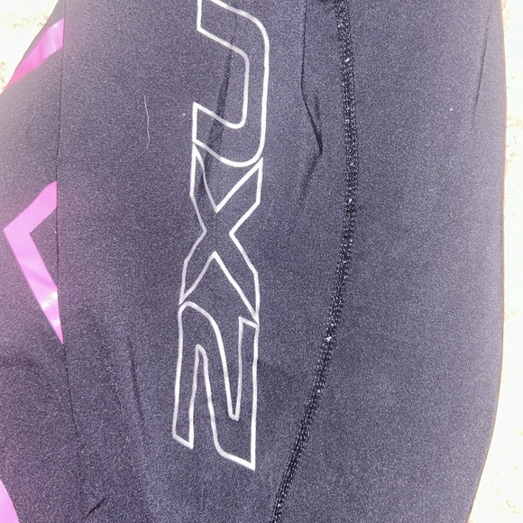 2XU Women’s Core Compression Cropped Tights Black/Pink - Picture 5 of 6
